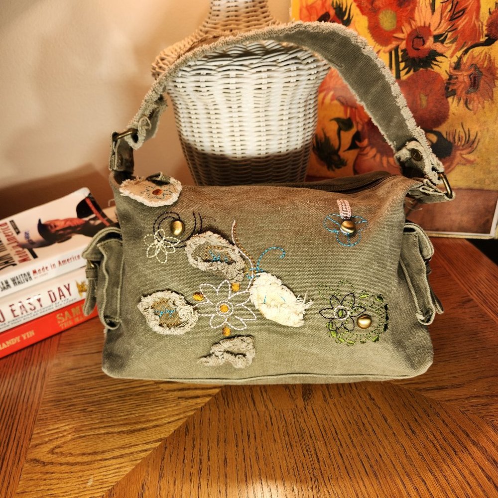 NWOT Green Embroidered Canvas Handbag/ Shoulder Bag